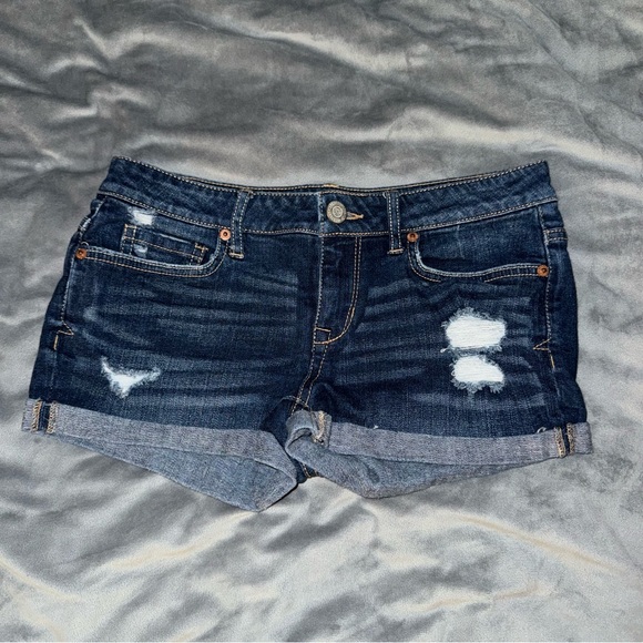 Aeropostale dark wash distressed jean shorts size 2 - Picture 1 of 5